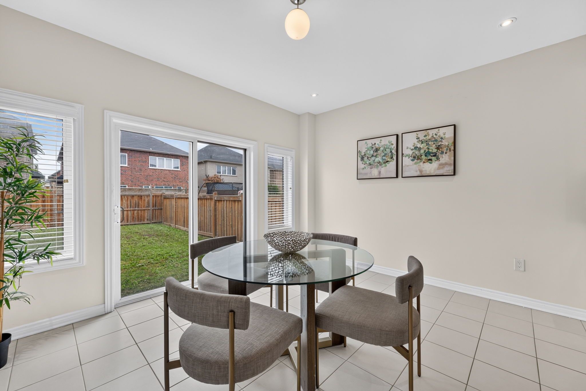  Photo 33