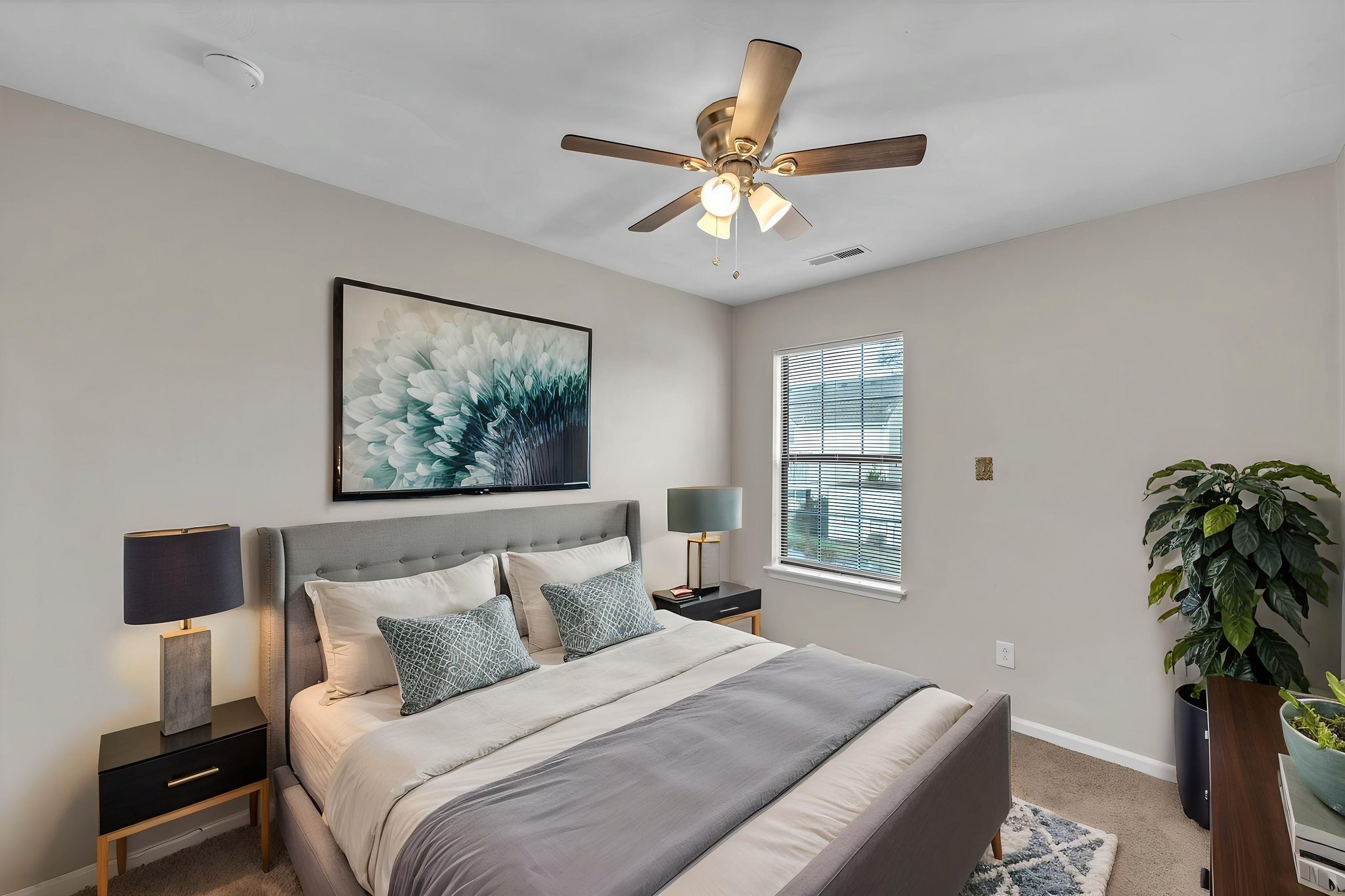 DSC_7937 virtually staged.jpeg