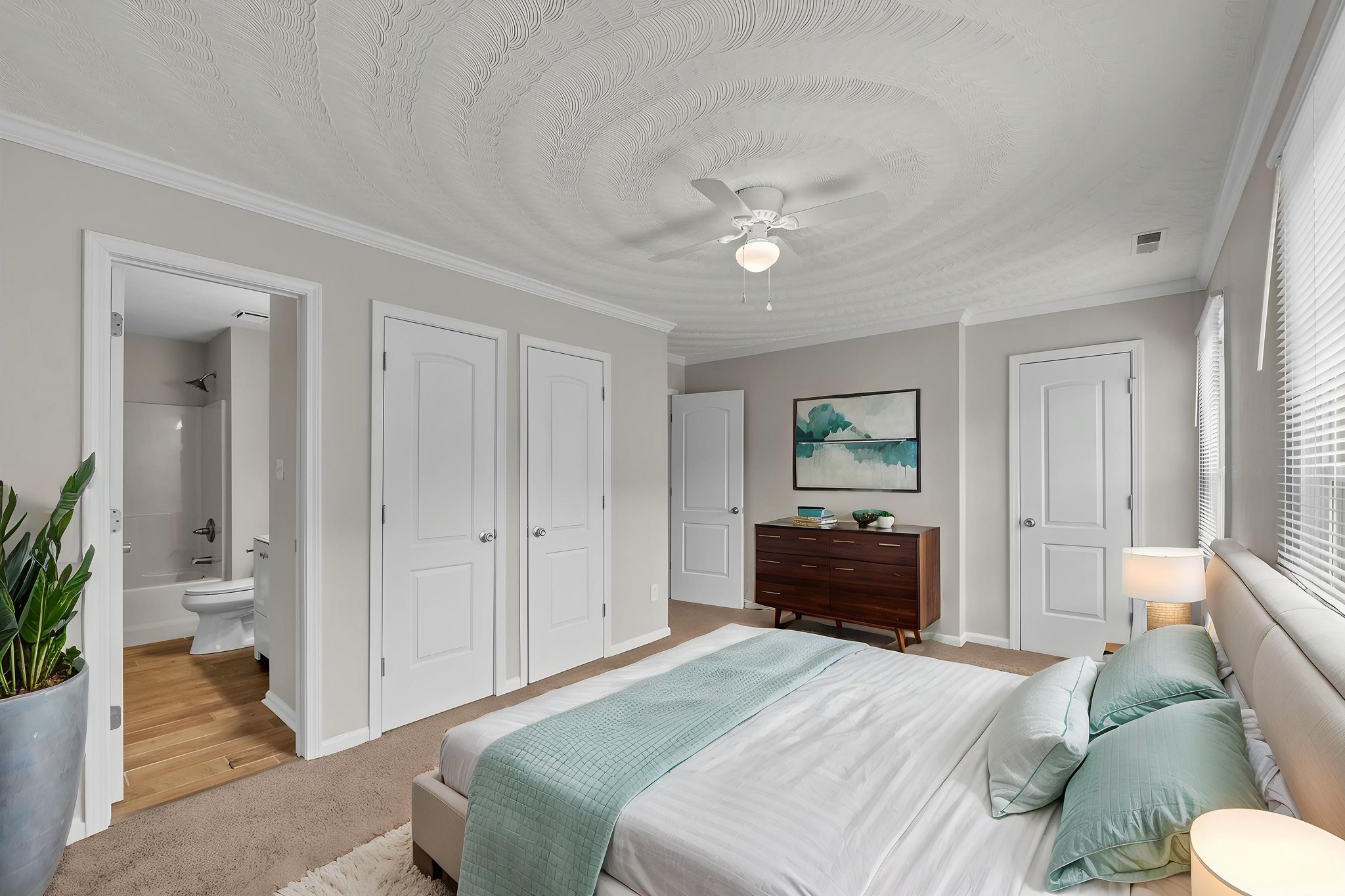 DSC_7916 virtually staged.jpeg