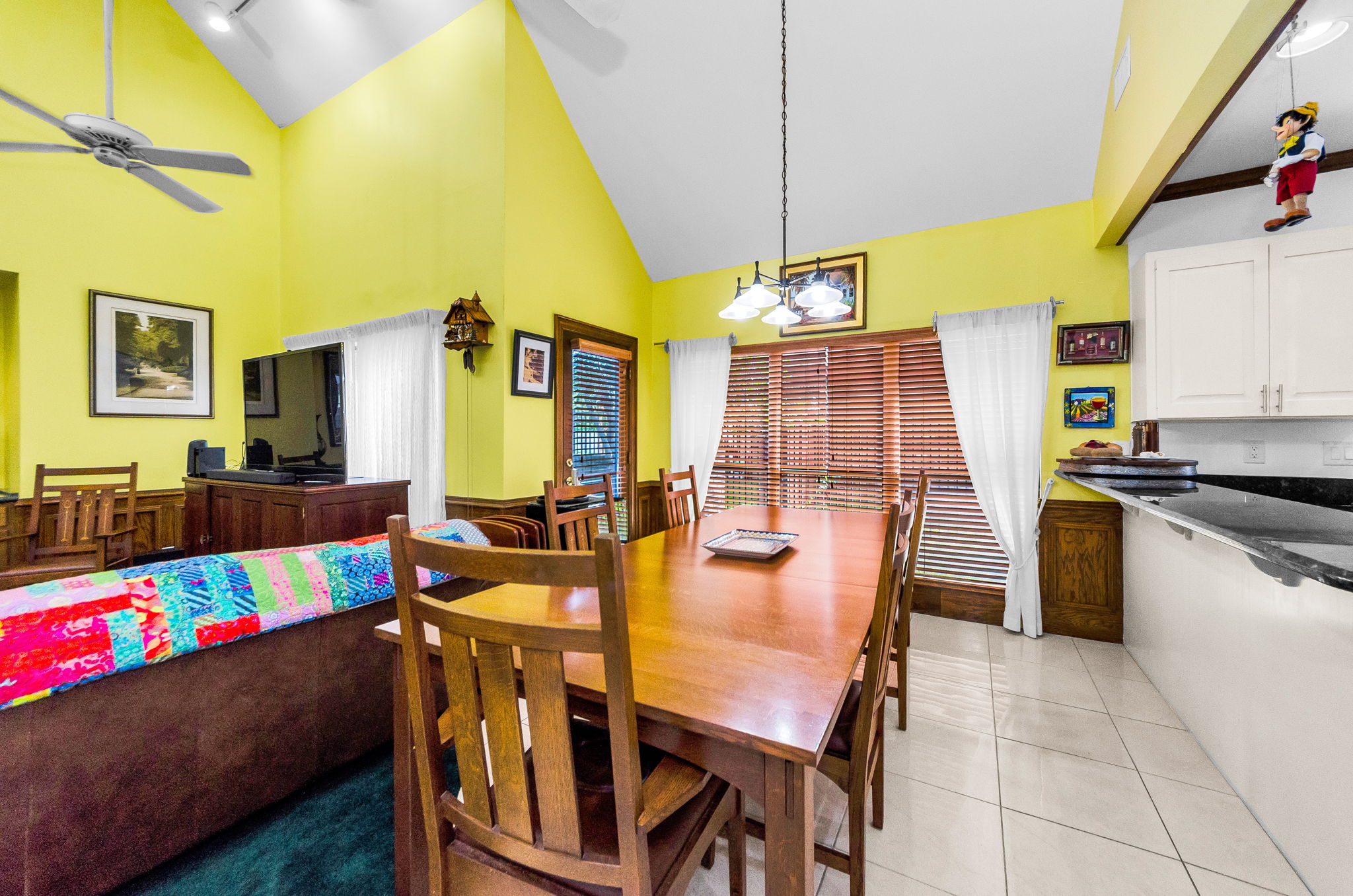 Kitchen Eat-In 3