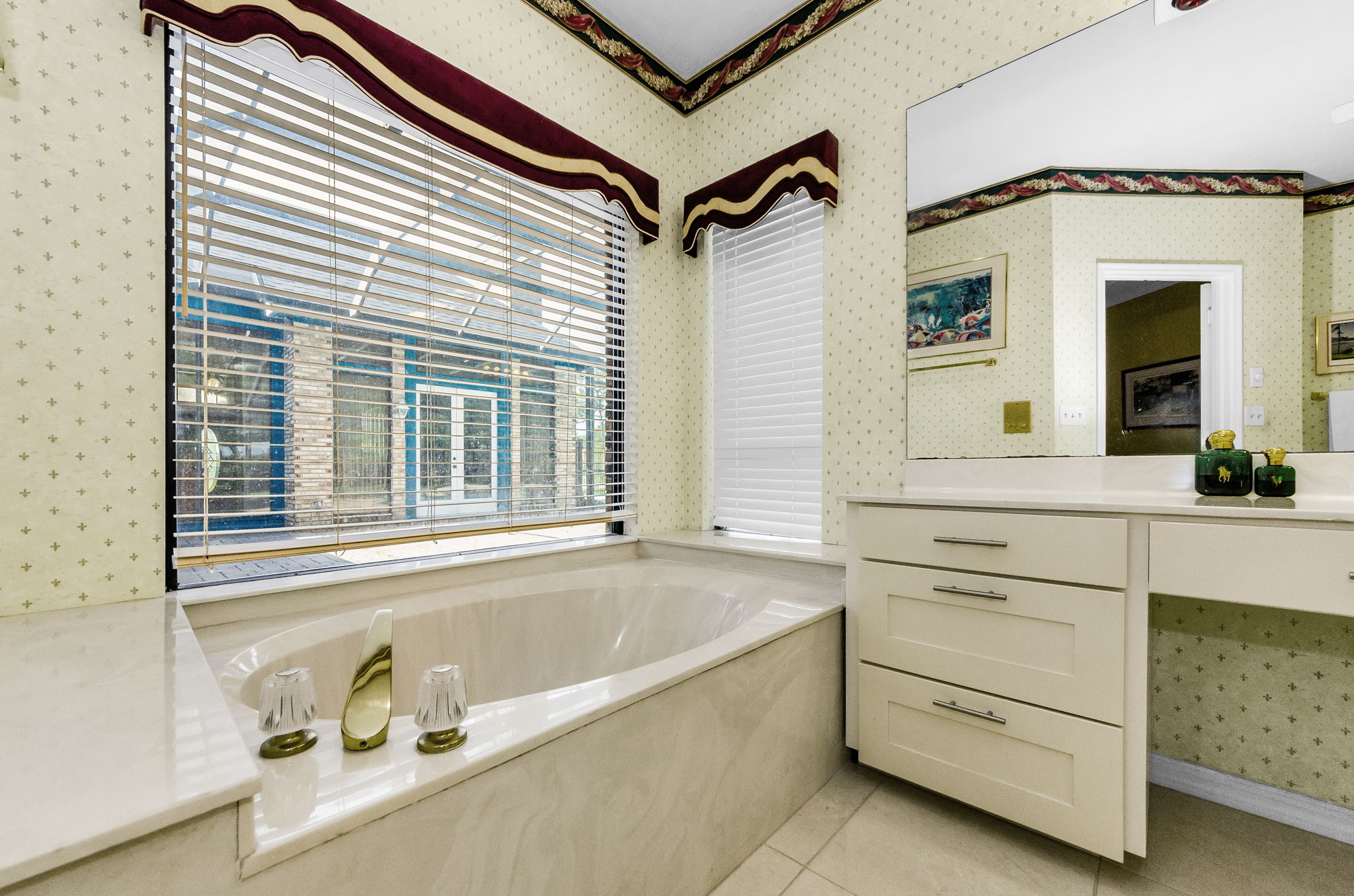 Primary Bathroom 1c