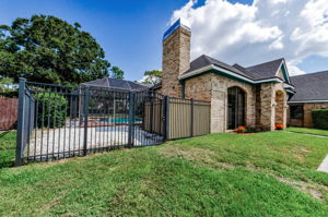 Side Gate 1