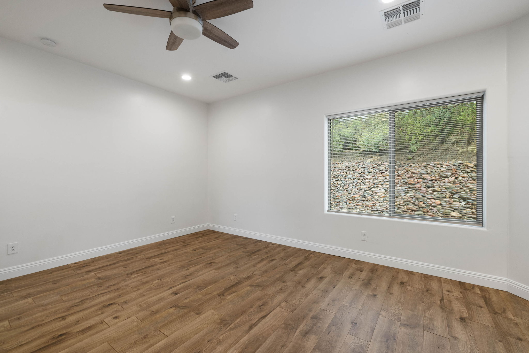 Primary Bedroom (2)