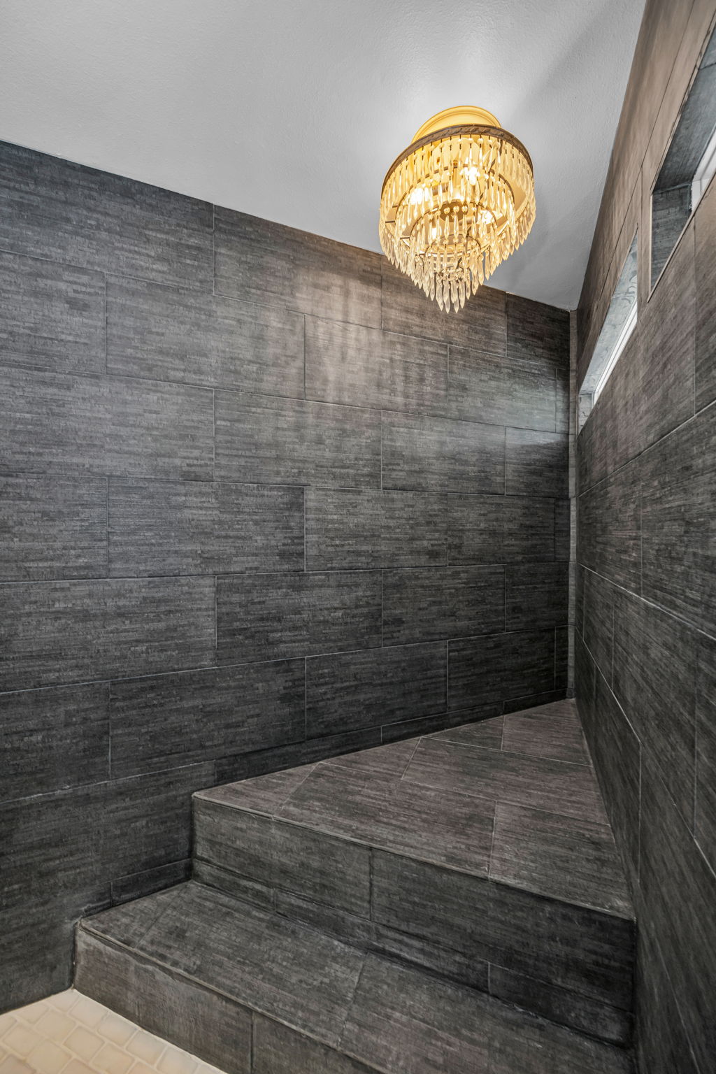 Primary Bathroom 1e