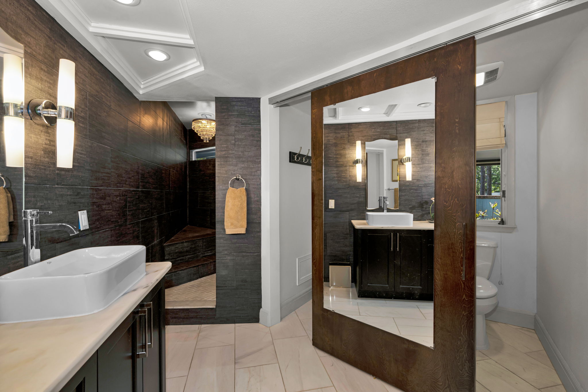 Primary Bathroom 1c