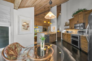 Kitchen Eat-In 3