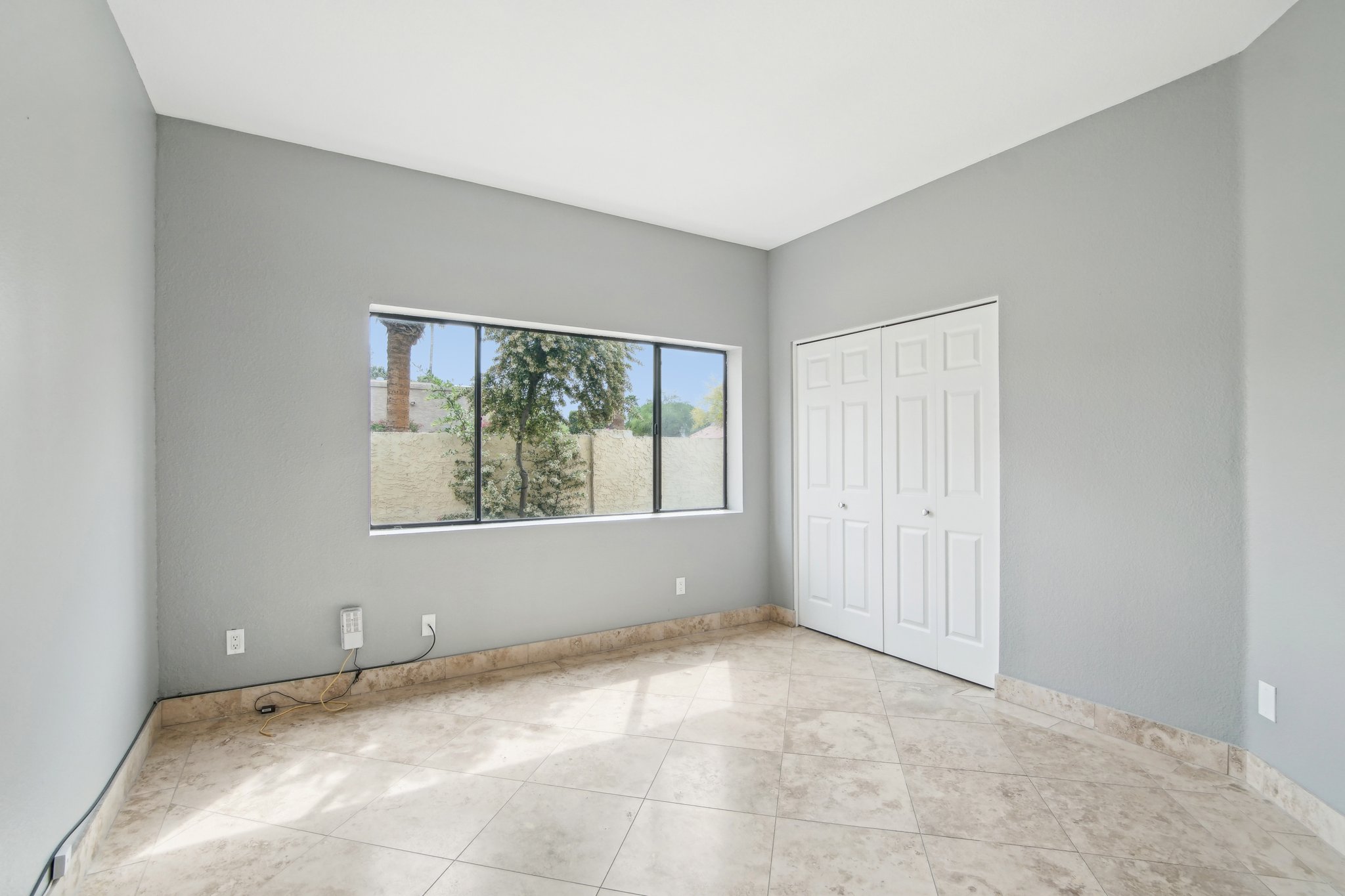 E Fanfol Ln-1504-025.jpg
