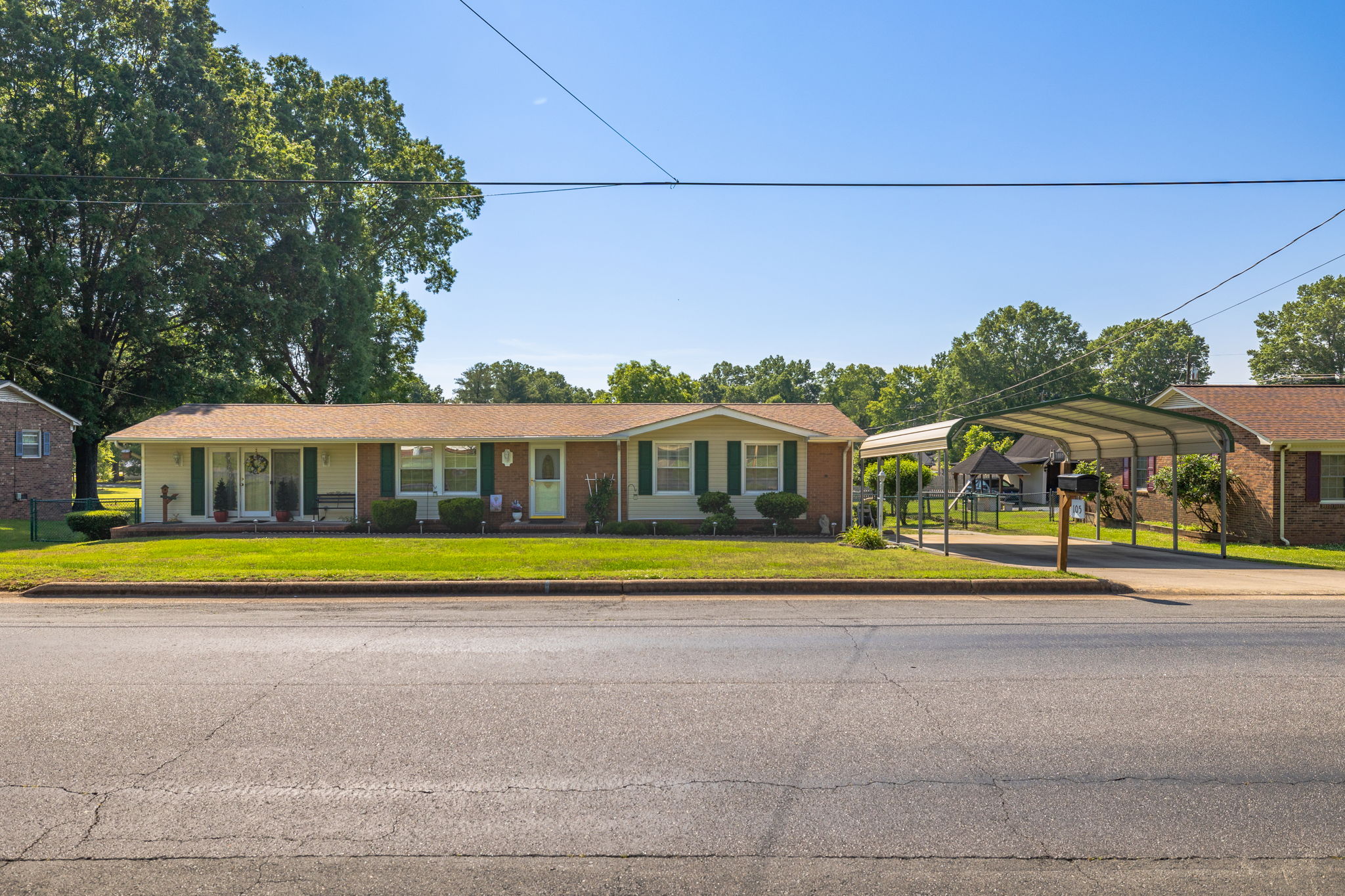 105 13th Ave, Mayodan, NC 27027 MM Triad Photography