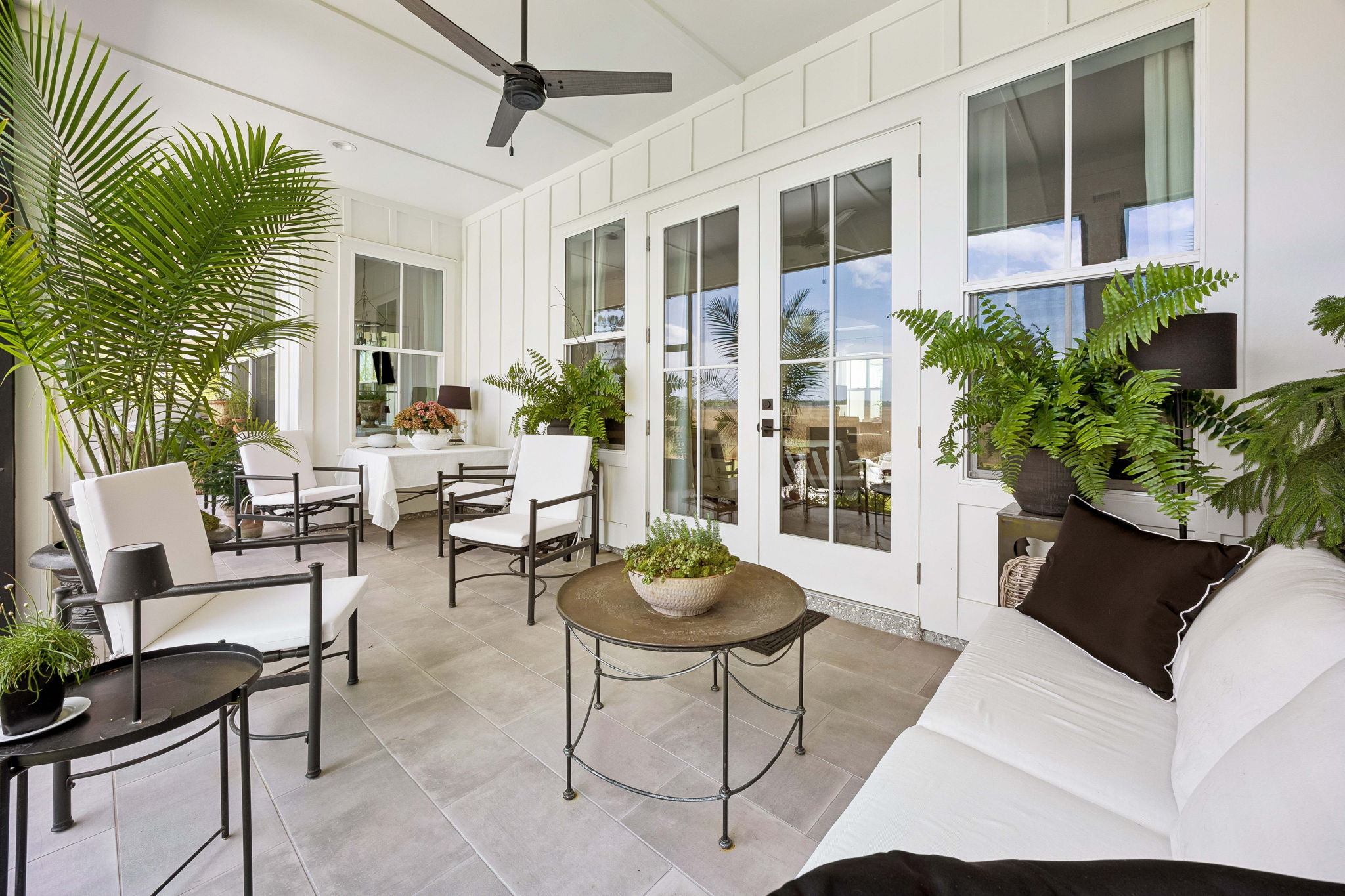 Screened-in Porch