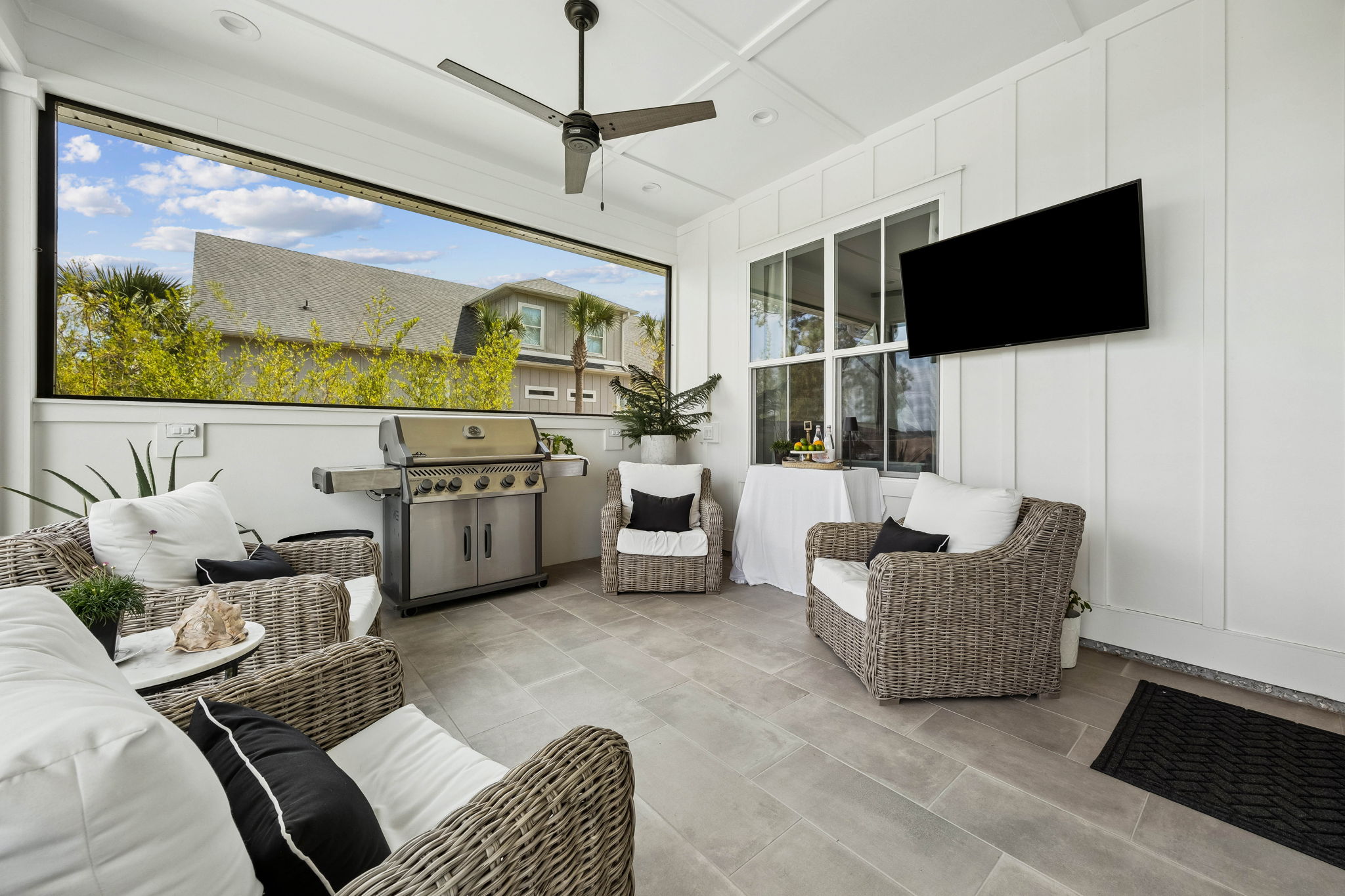 Screened-in Porch