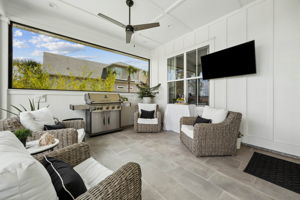 Screened-in Porch