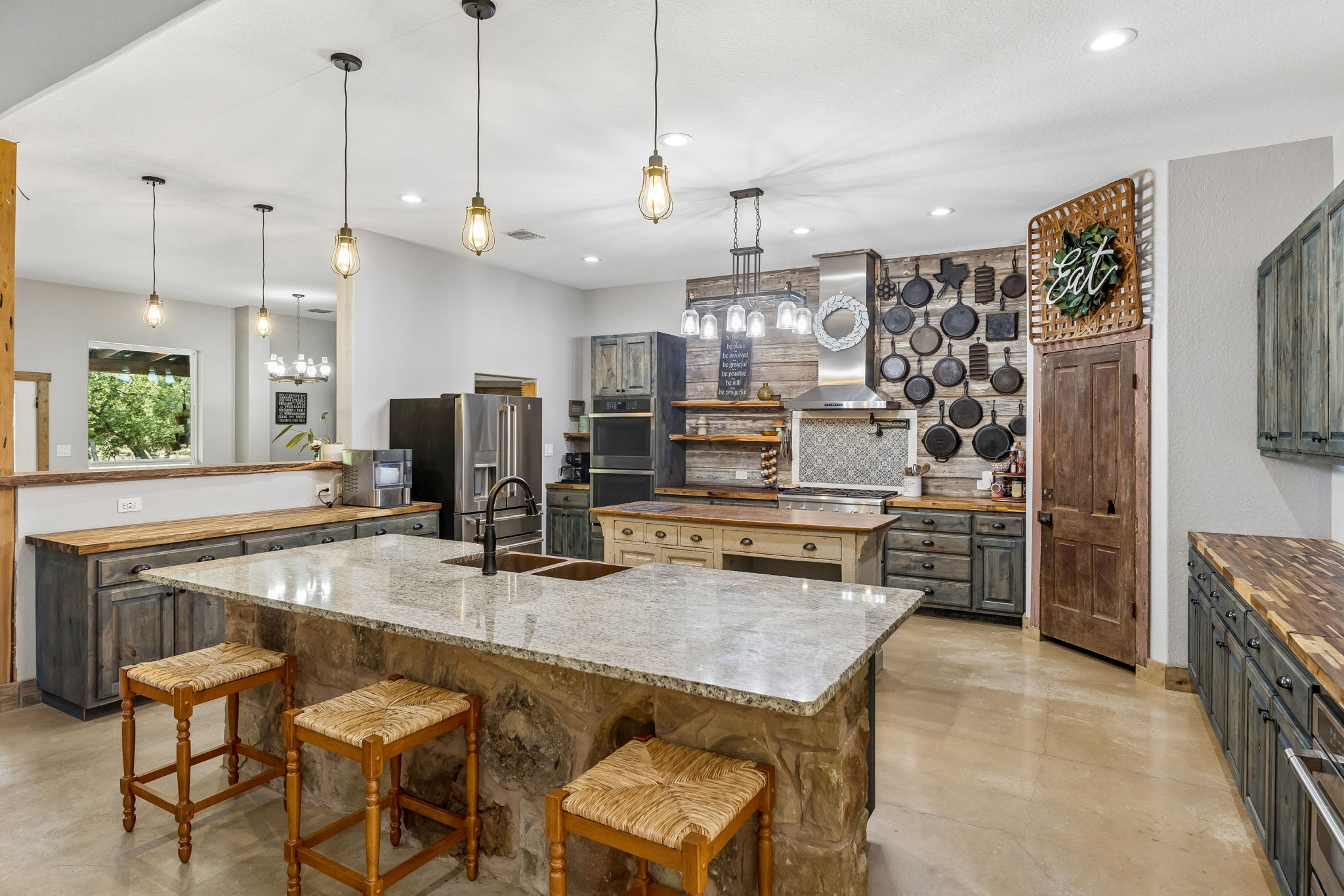  Photo 32
