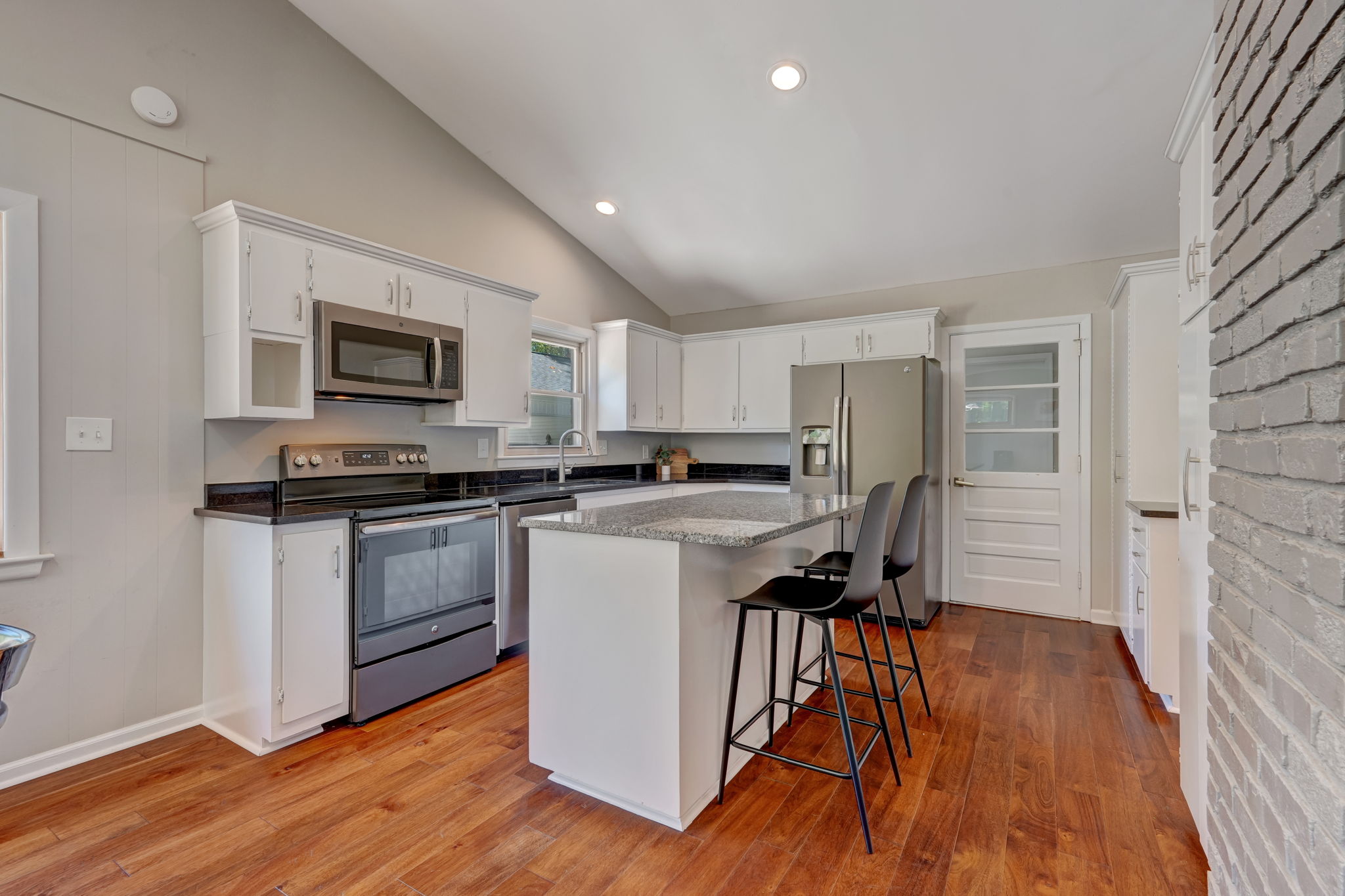 Kitchen/Breakfast Bar