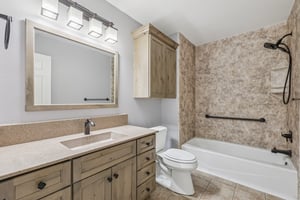 Kyle Ln-2106-033.jpg