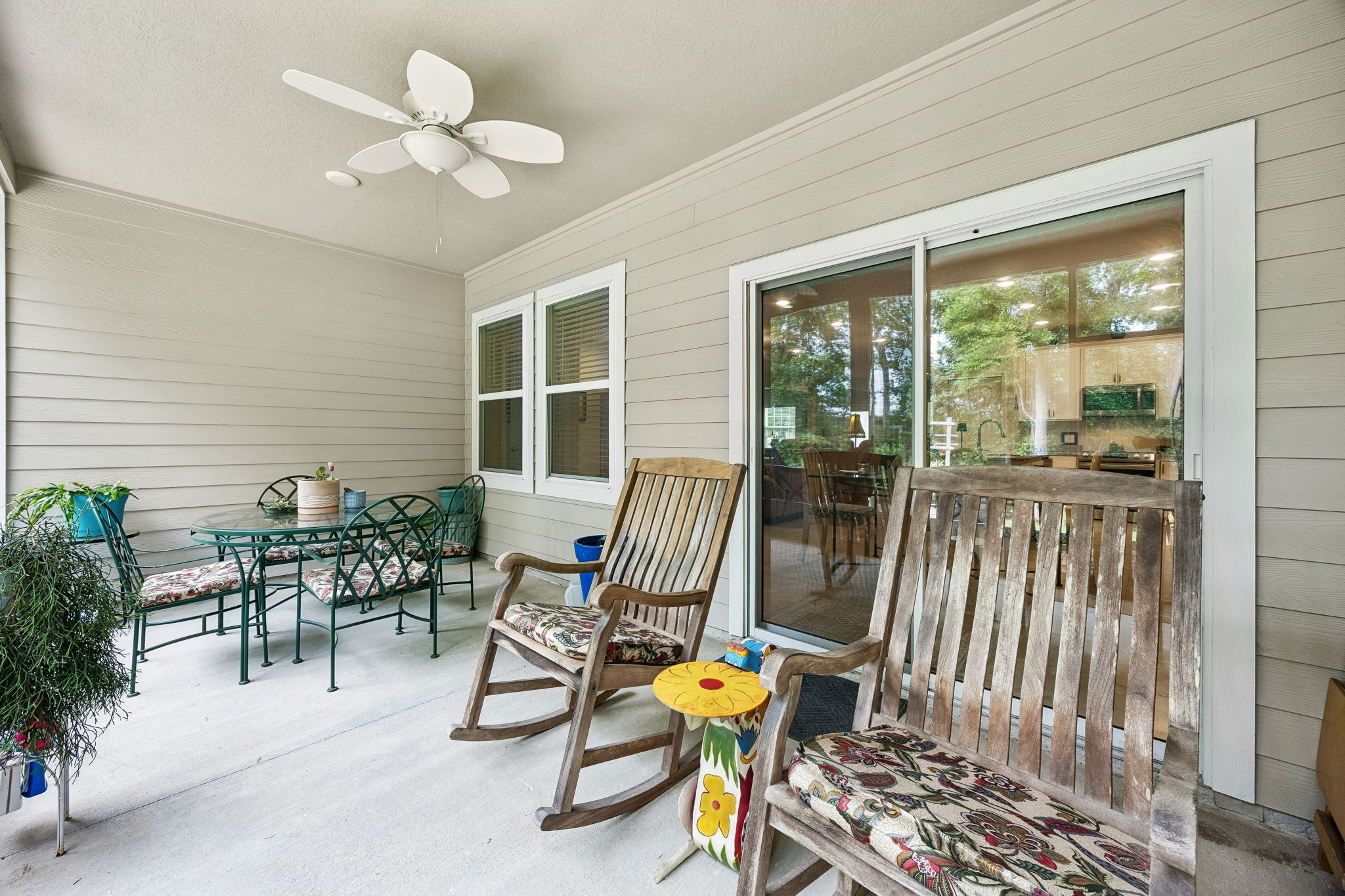 Screened-in Porch