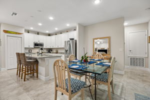 Kitchen/Breakfast Area