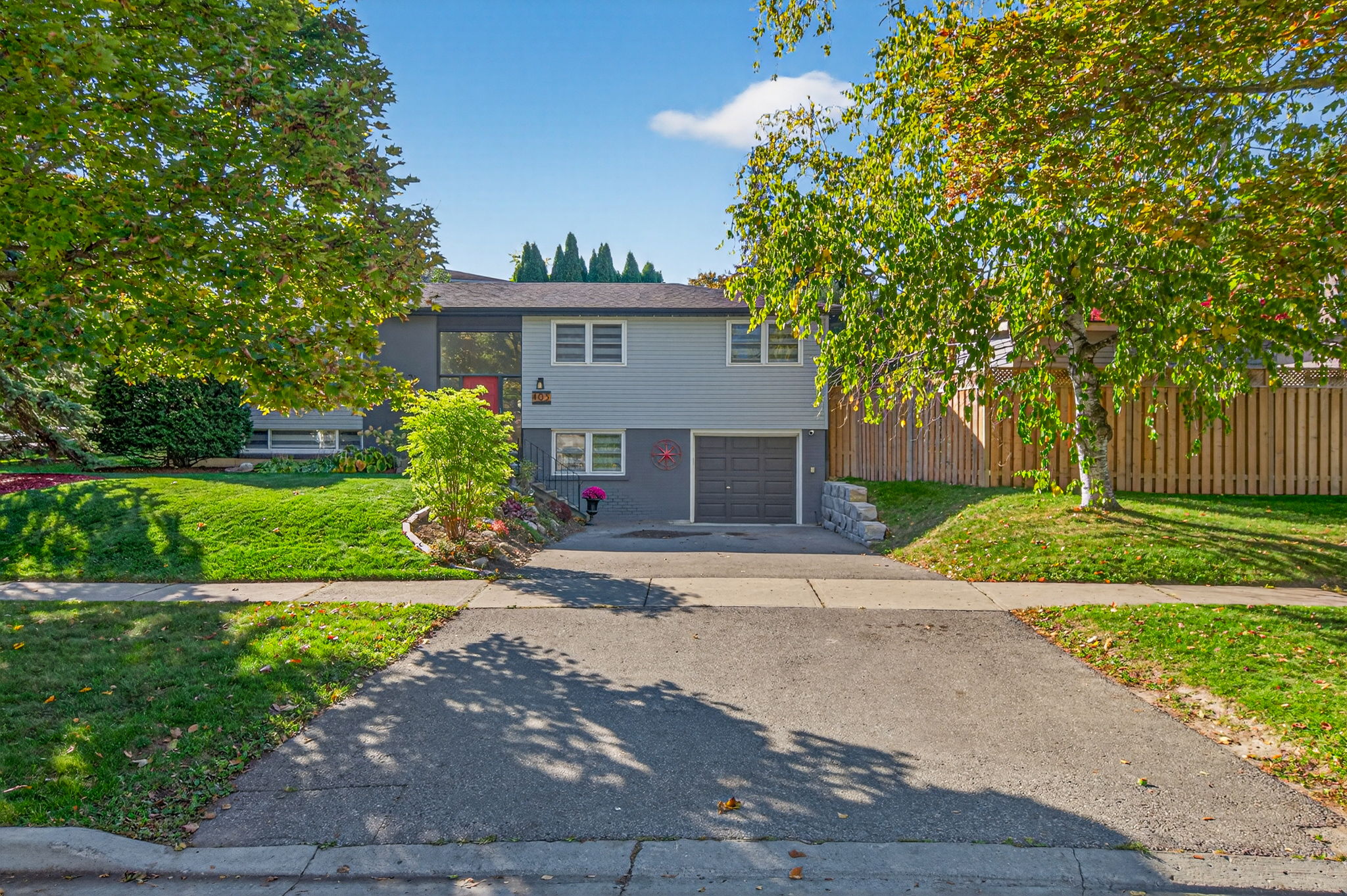 105 Orchard Heights Blvd Aurora, ON L4G 2Z8