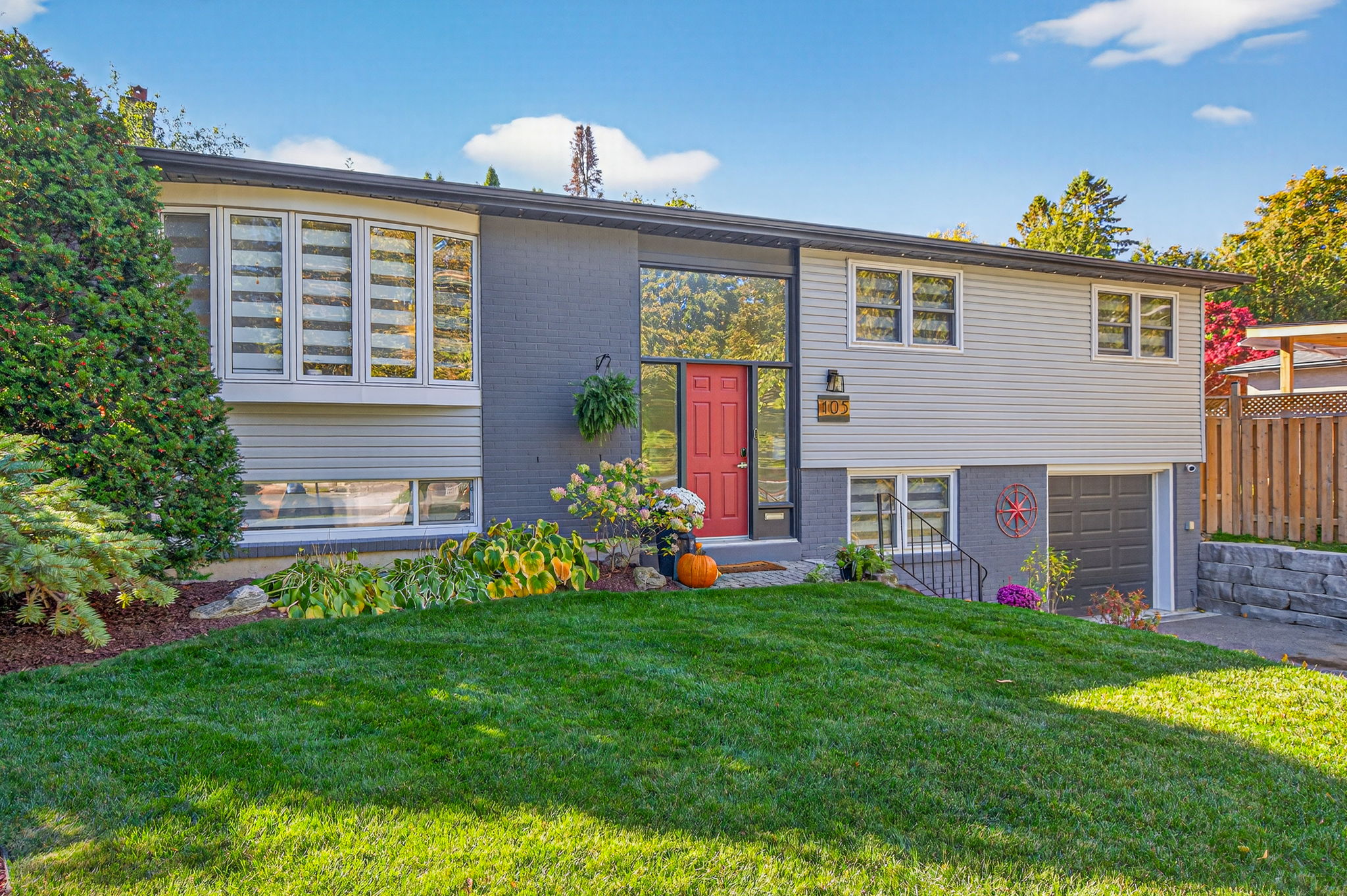 105 Orchard Heights Blvd Aurora, ON L4G 2Z8