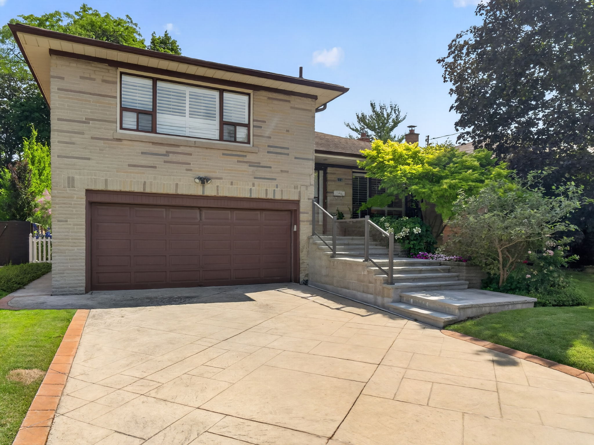 105 Palm Dr Toronto, ON M3H 2C2