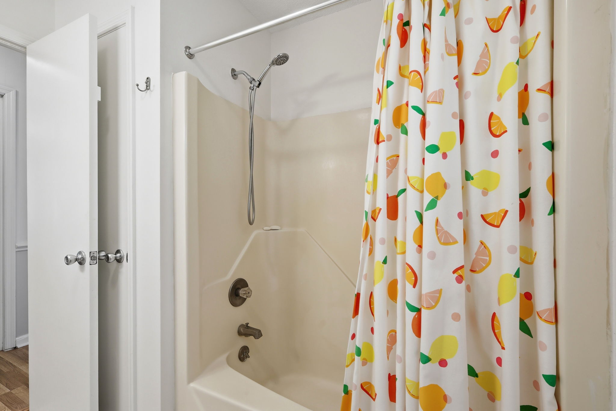 Second Bathroom w/tub