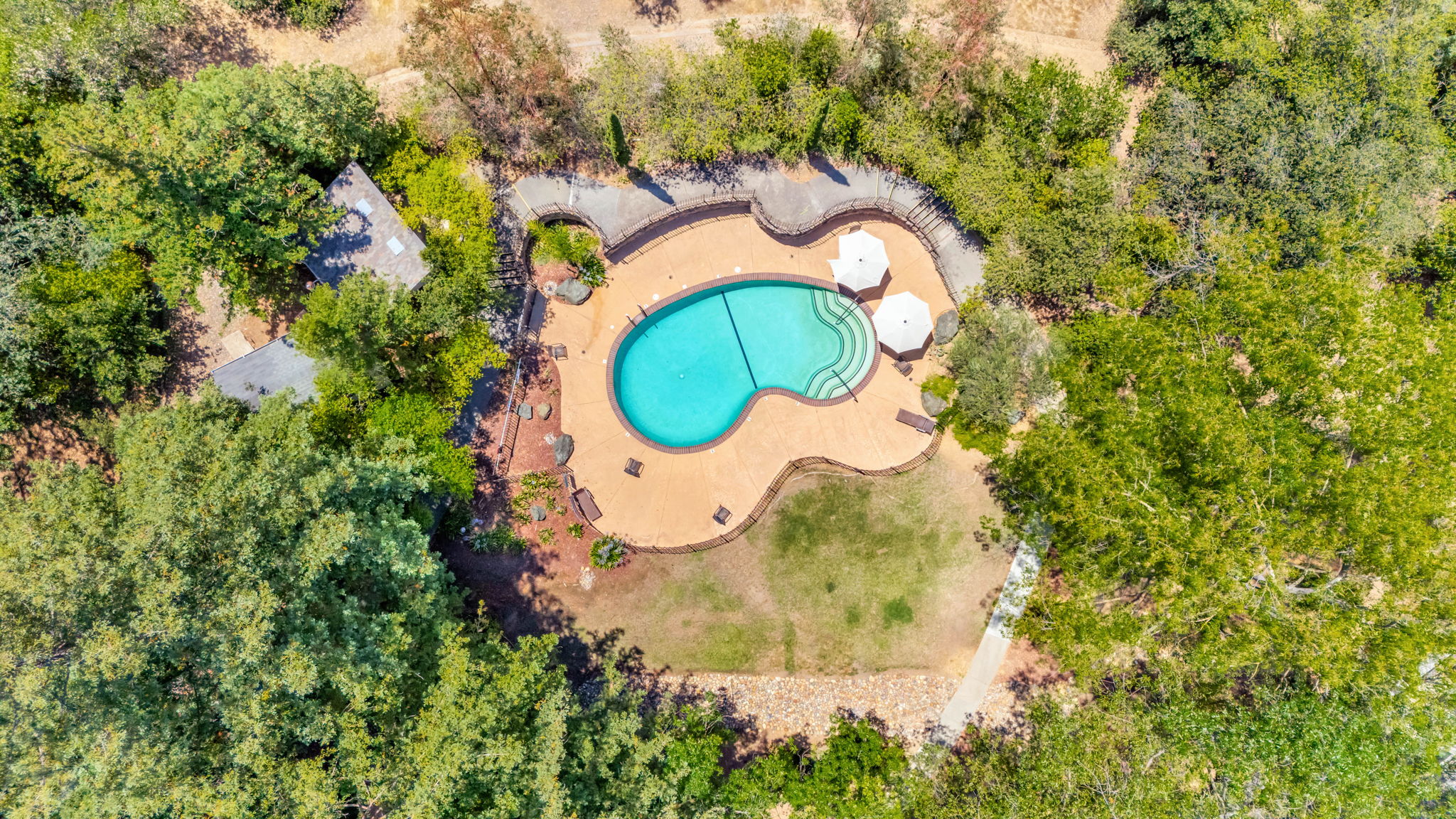 016_AERIAL_ 105 Strathmore Pl 