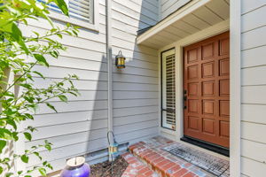 004_105 Strathmore Pl