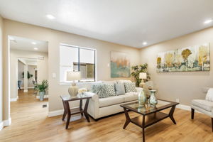 011_105 Strathmore Pl