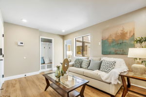 012_105 Strathmore Pl