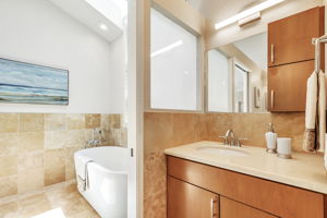 034_105 Strathmore Pl
