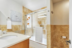 037_105 Strathmore Pl