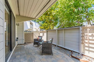 044_105 Strathmore Pl