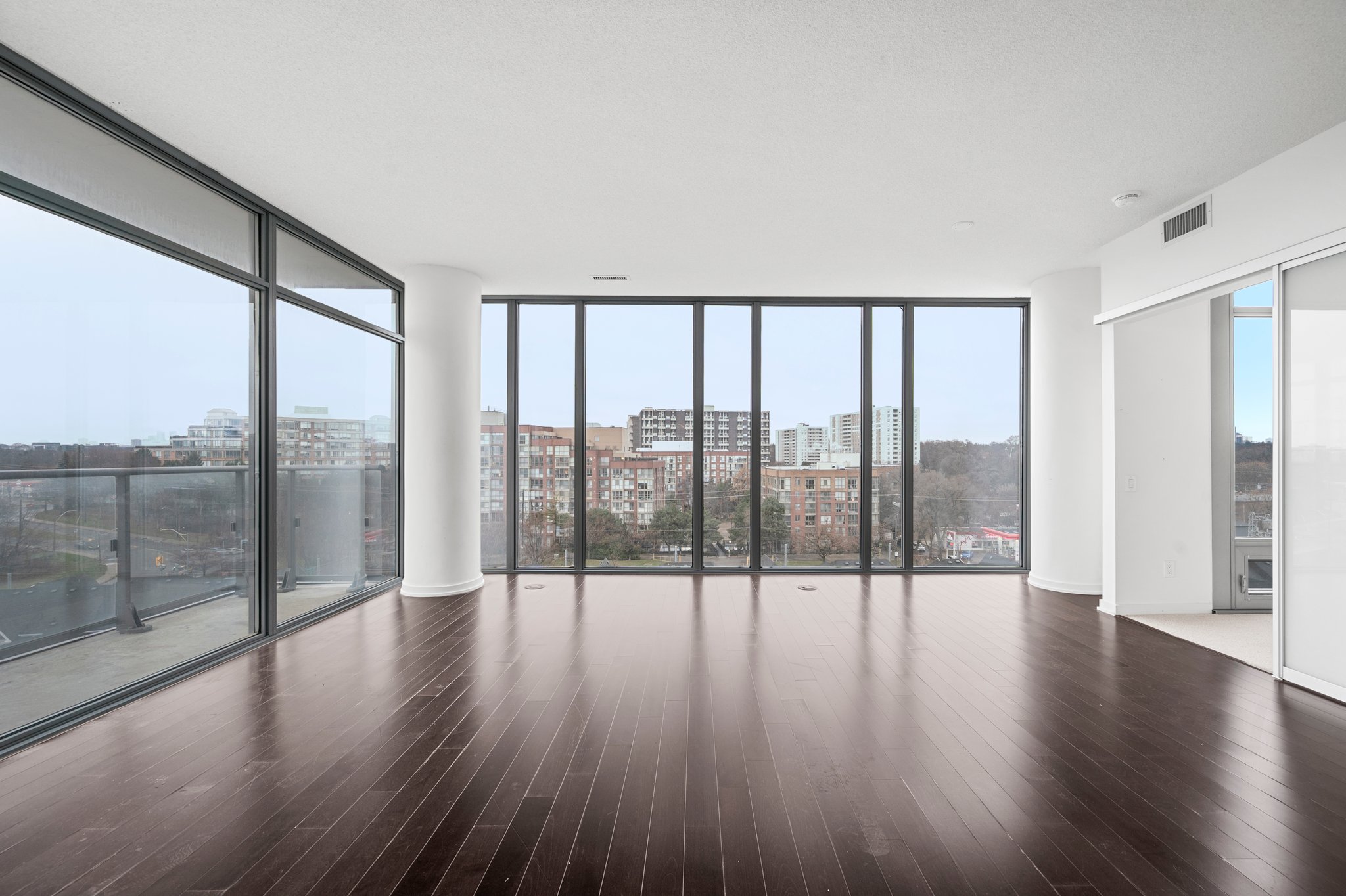 105 The Queensway Unit 710 Toronto, ON M6S 5B5