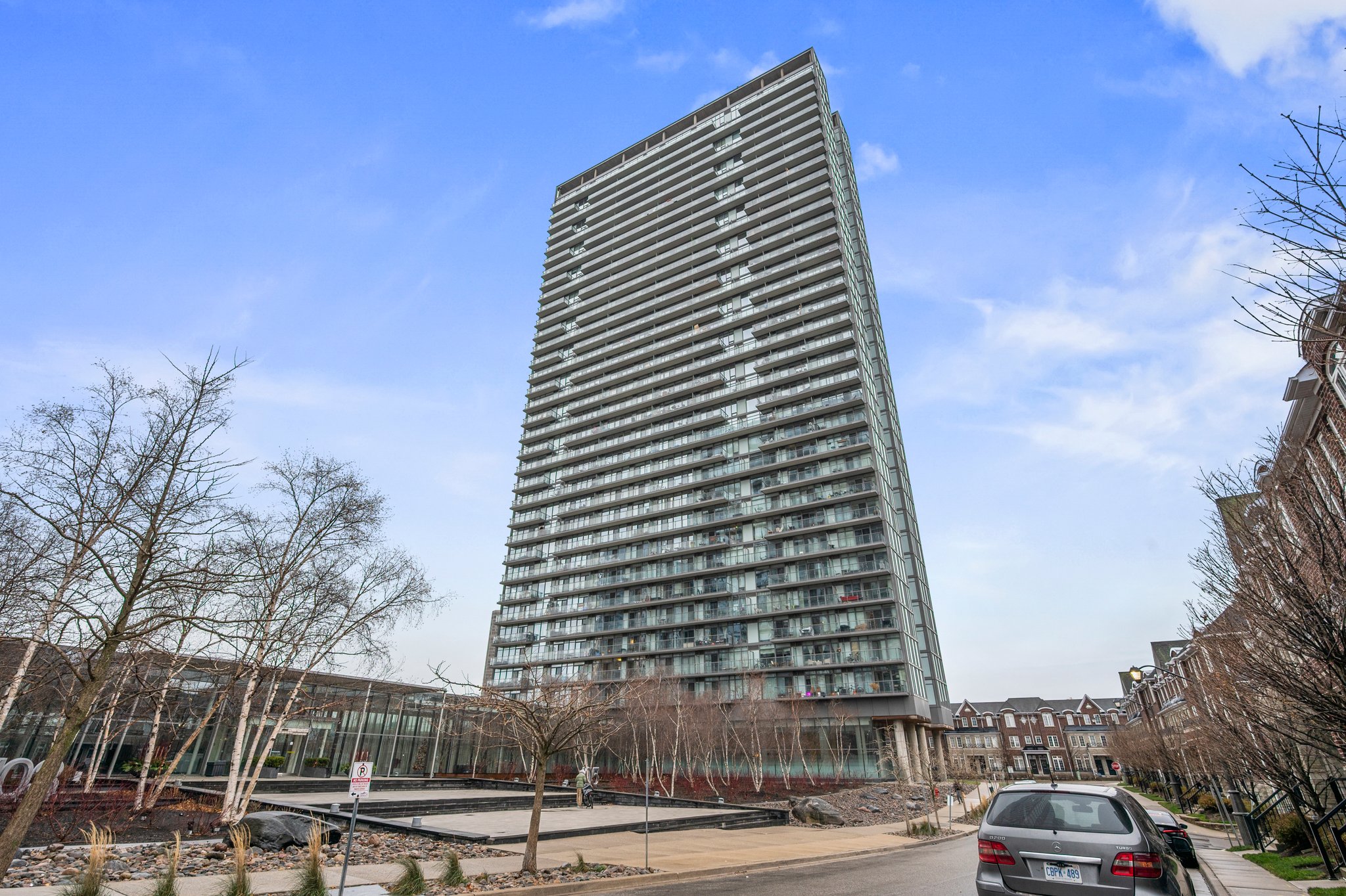 105 The Queensway Unit 710 Toronto, ON M6S 5B5