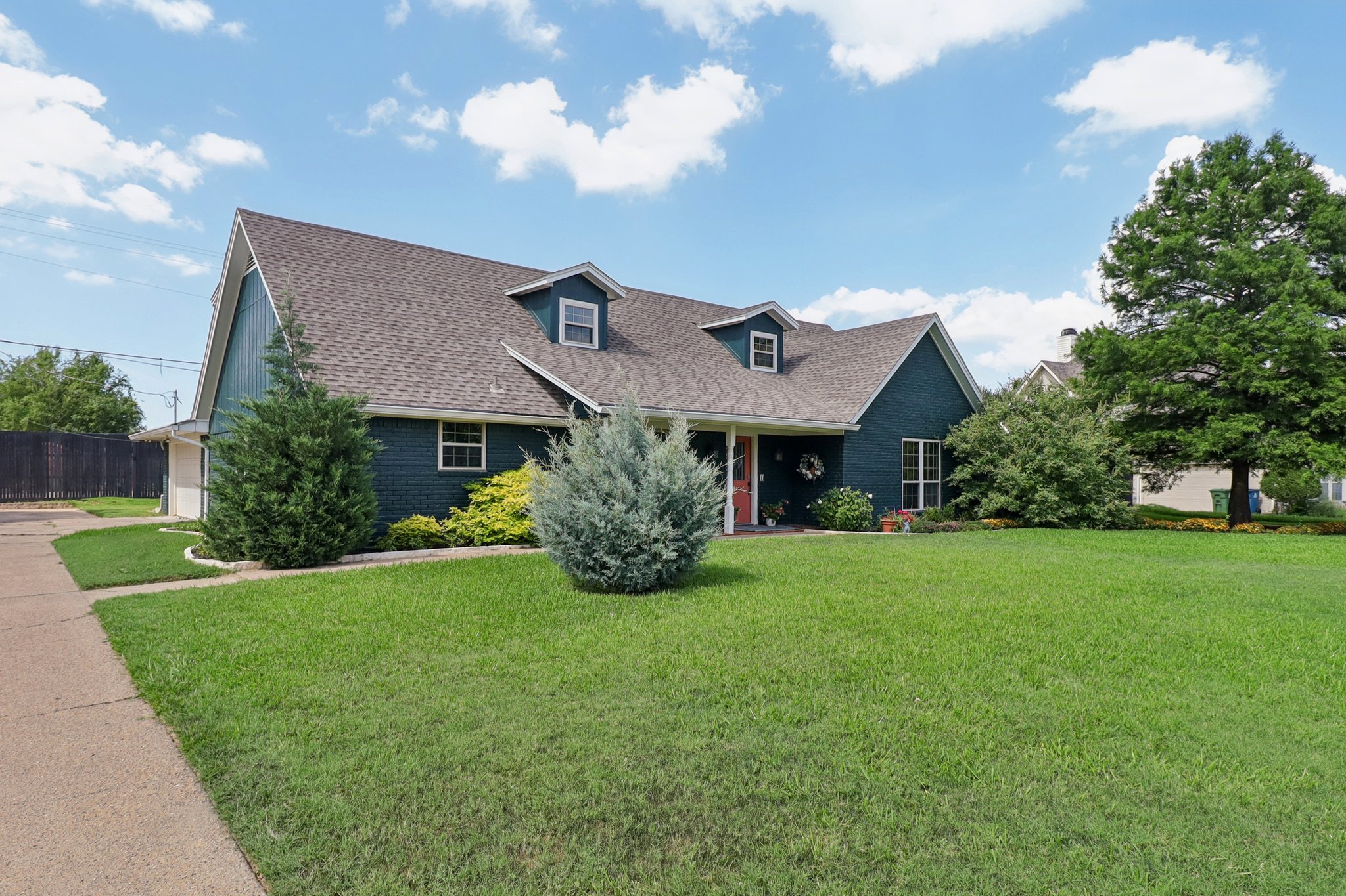 Woodland Dr-2406-002.jpg