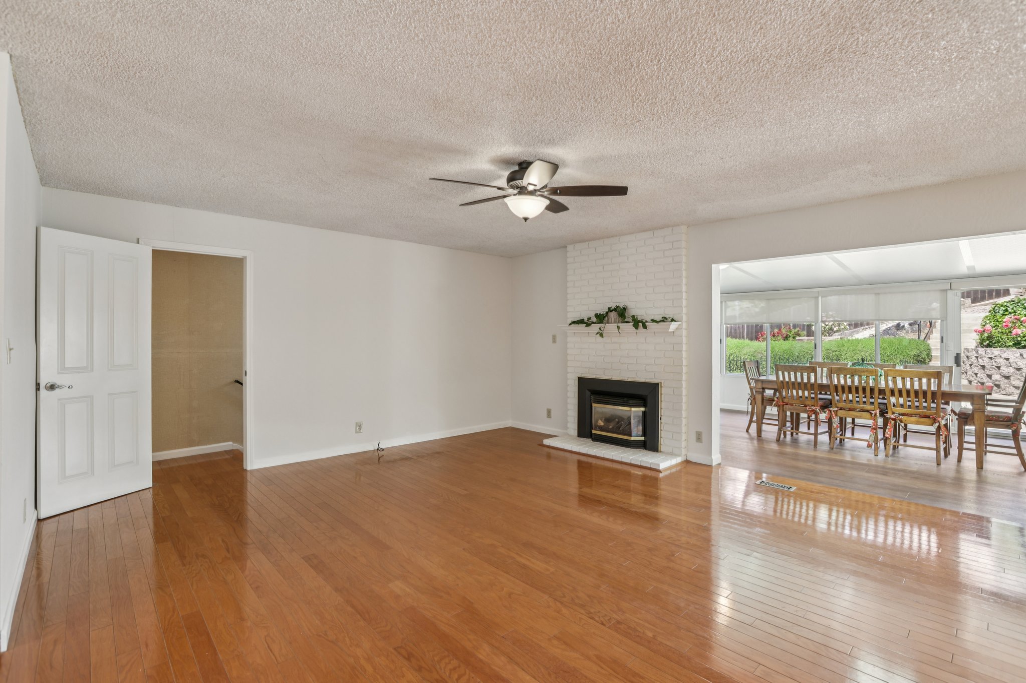 Woodstock Ct-S1004-012.jpg