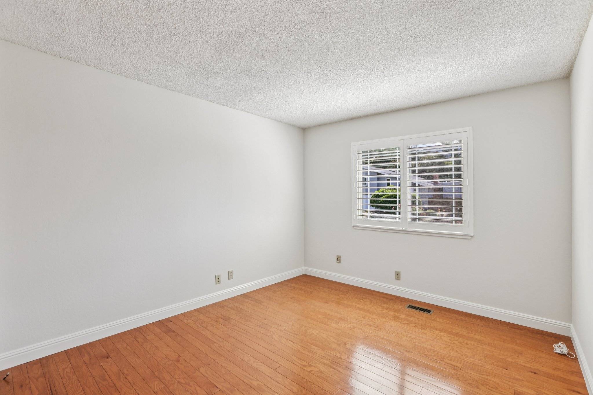 Woodstock Ct-S1004-027.jpg