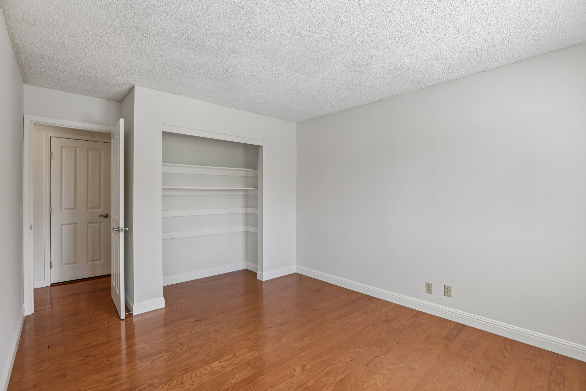 Woodstock Ct-S1004-029.jpg