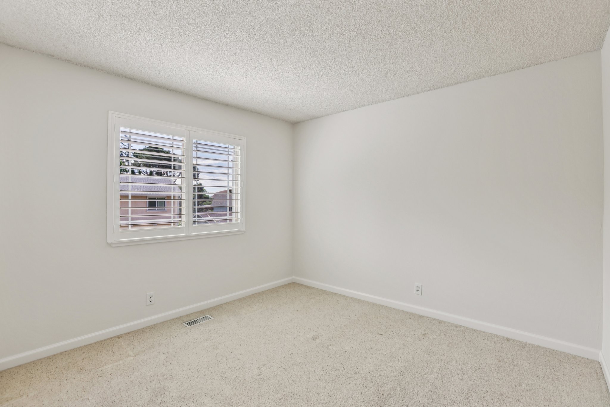 Woodstock Ct-S1004-031.jpg