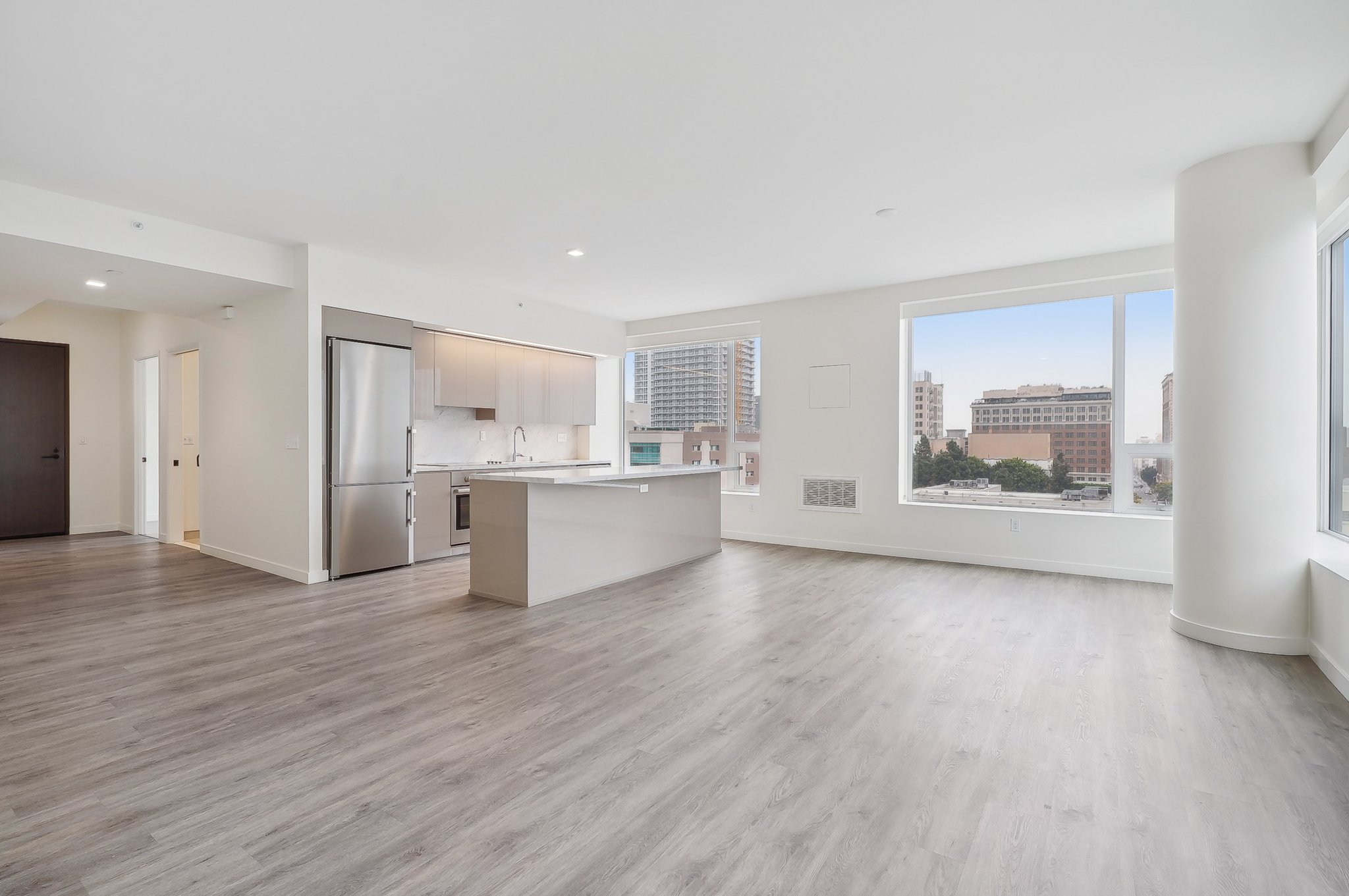 S Grand Ave 709-003.jpg