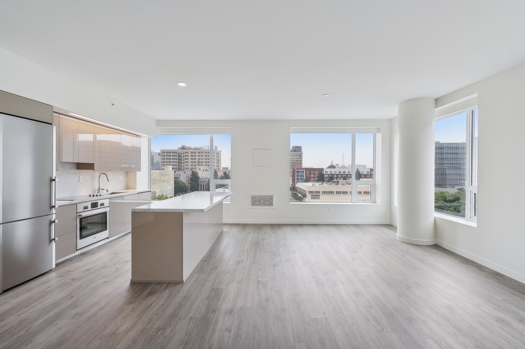 S Grand Ave 709-004.jpg