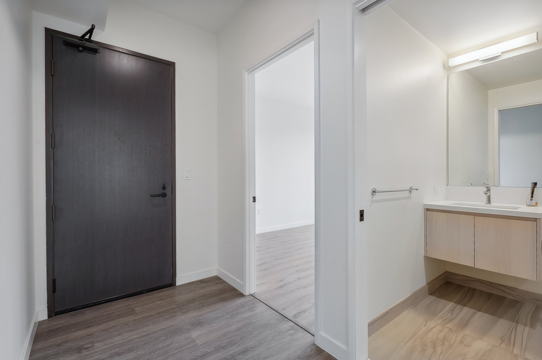 S Grand Ave 709-012.jpg