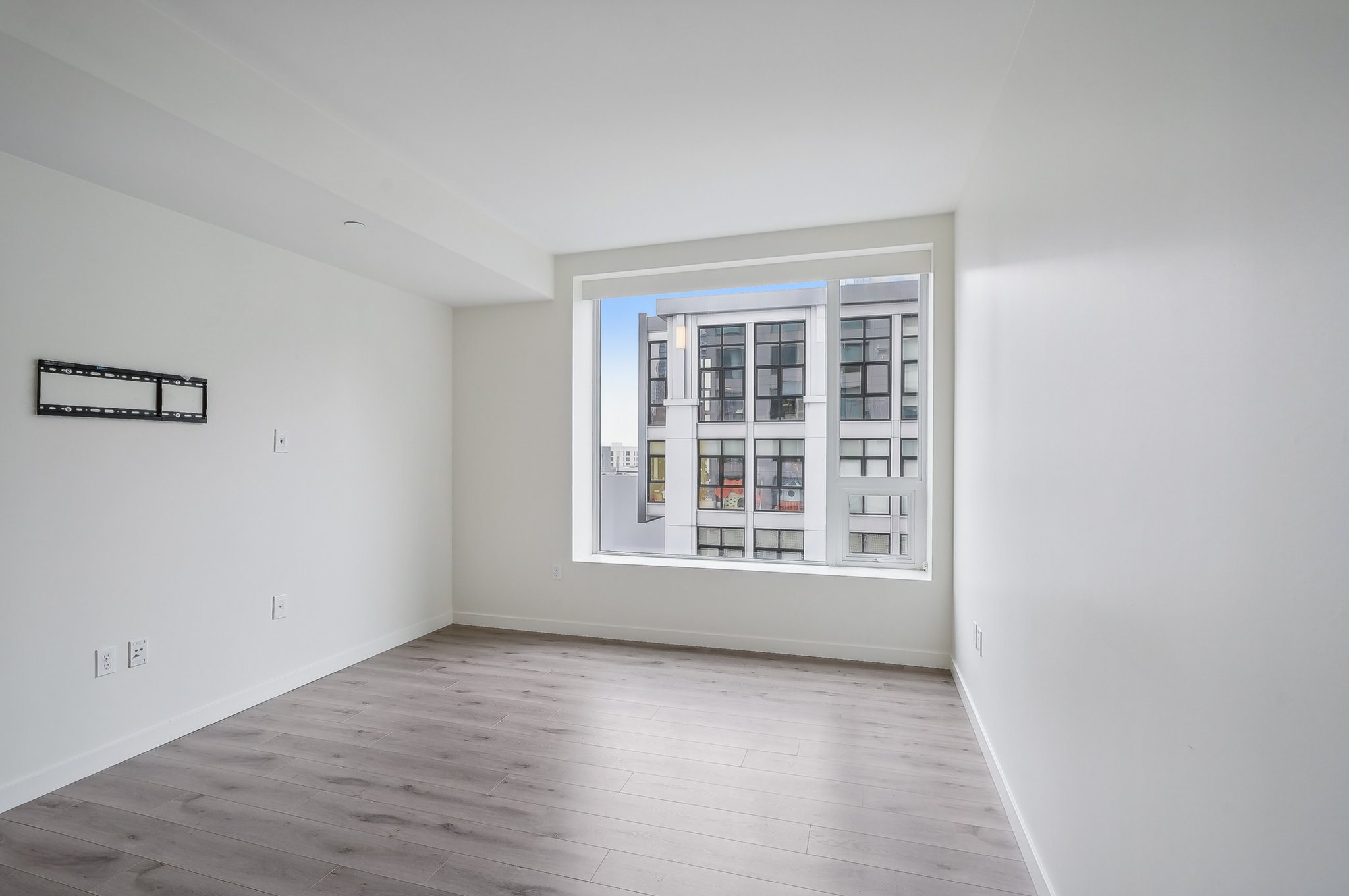 S Grand Ave 709-017.jpg