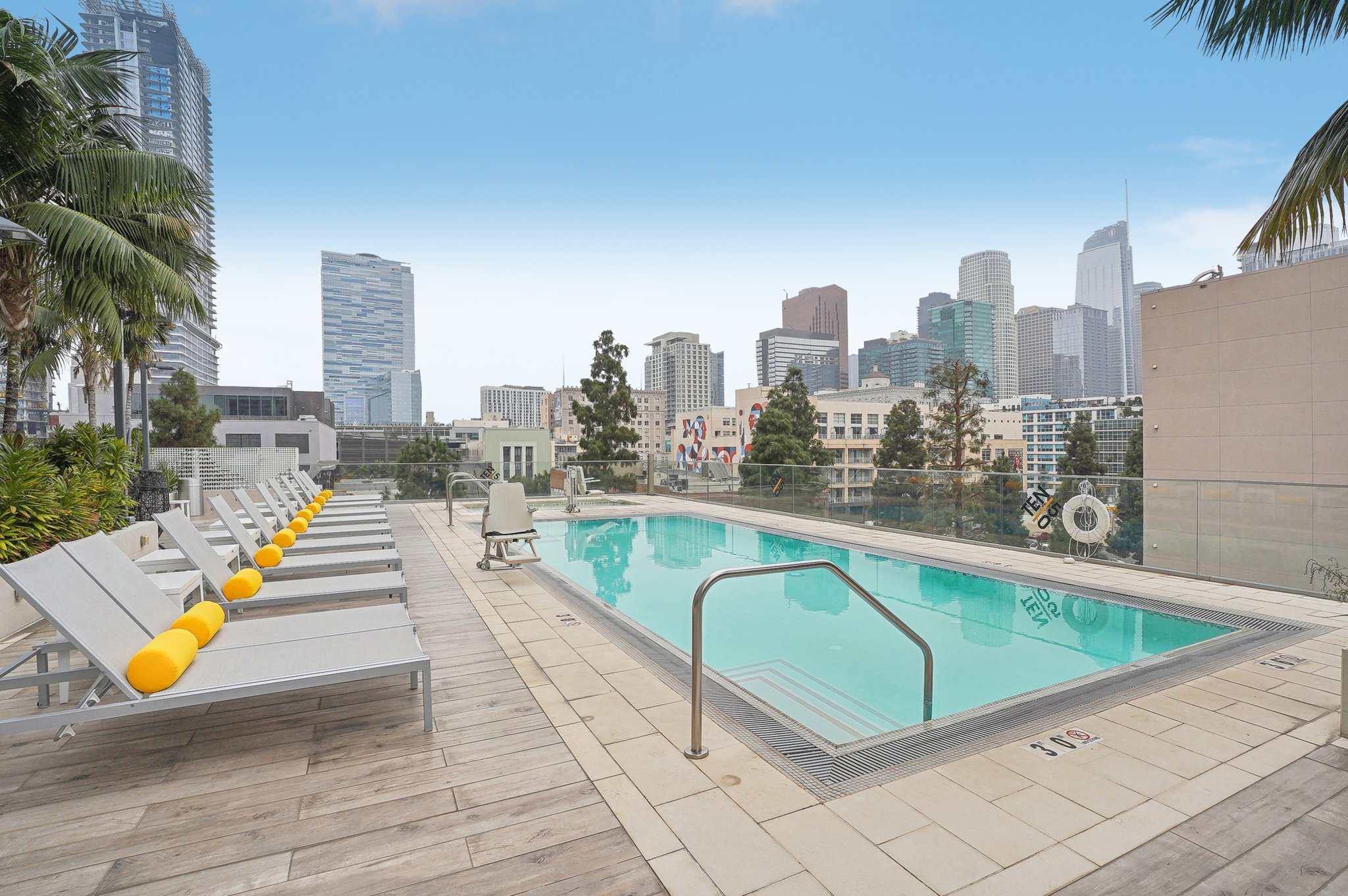 S Grand Ave 709-025.jpg