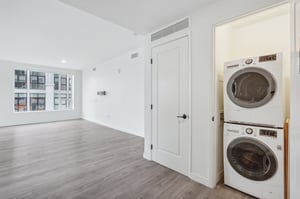 S Grand Ave 709-011.jpg