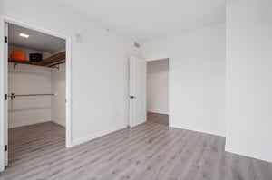 S Grand Ave 709-015.jpg