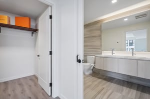 S Grand Ave 709-019.jpg
