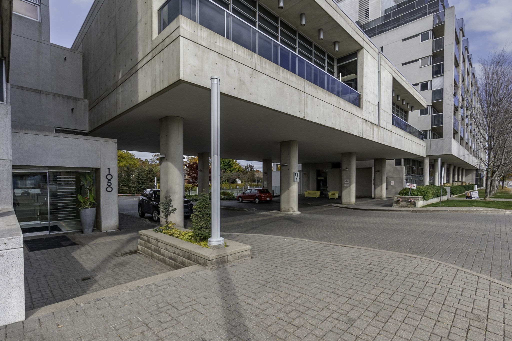 1050 The Queensway, Etobicoke, ON M8Z 0A8, Canada Photo 5