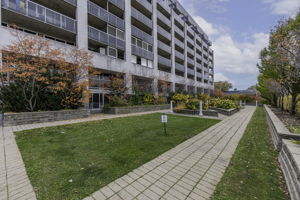 1050 The Queensway, Etobicoke, ON M8Z 0A8, Canada Photo 3