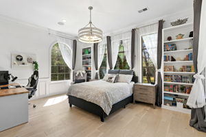 1st Floor Guest Bedroom