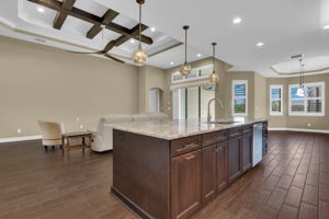 Kitchen w/ Island